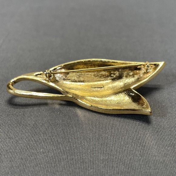 Vintage Signed Trifari Brooch Pin Gold Tone Black Enamel Leaf Design Ladies - Picture 8 of 8